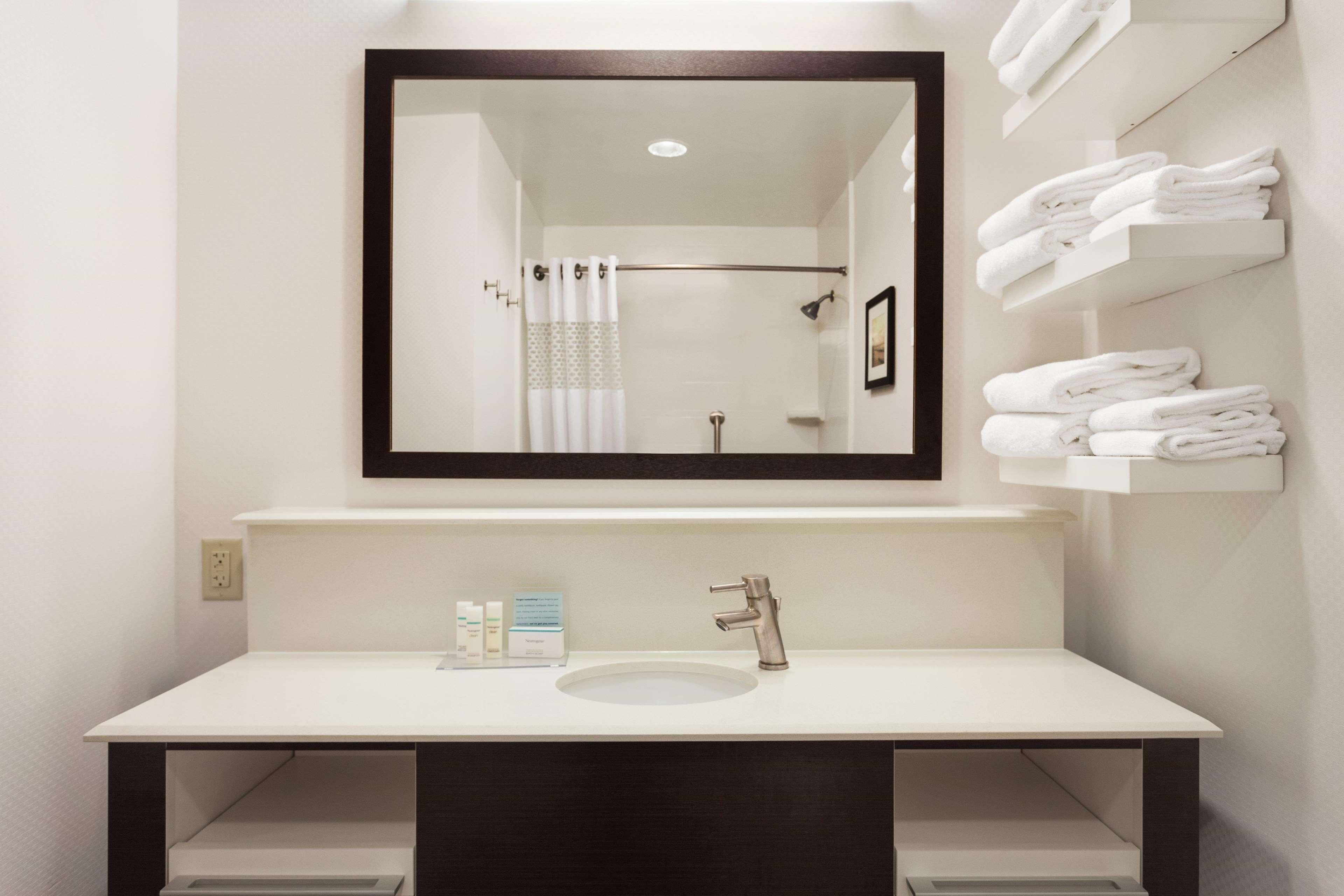 Hampton Inn Burlington - Colchester Esterno foto
