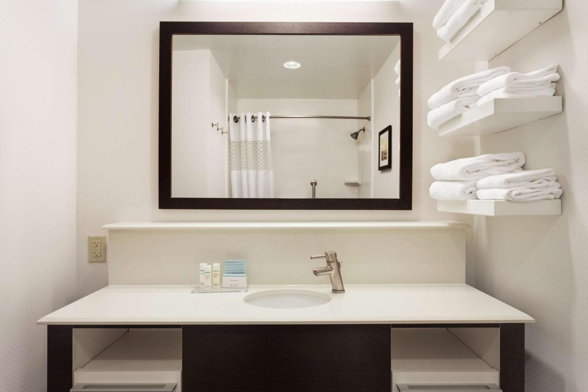 Hampton Inn Burlington - Colchester Esterno foto