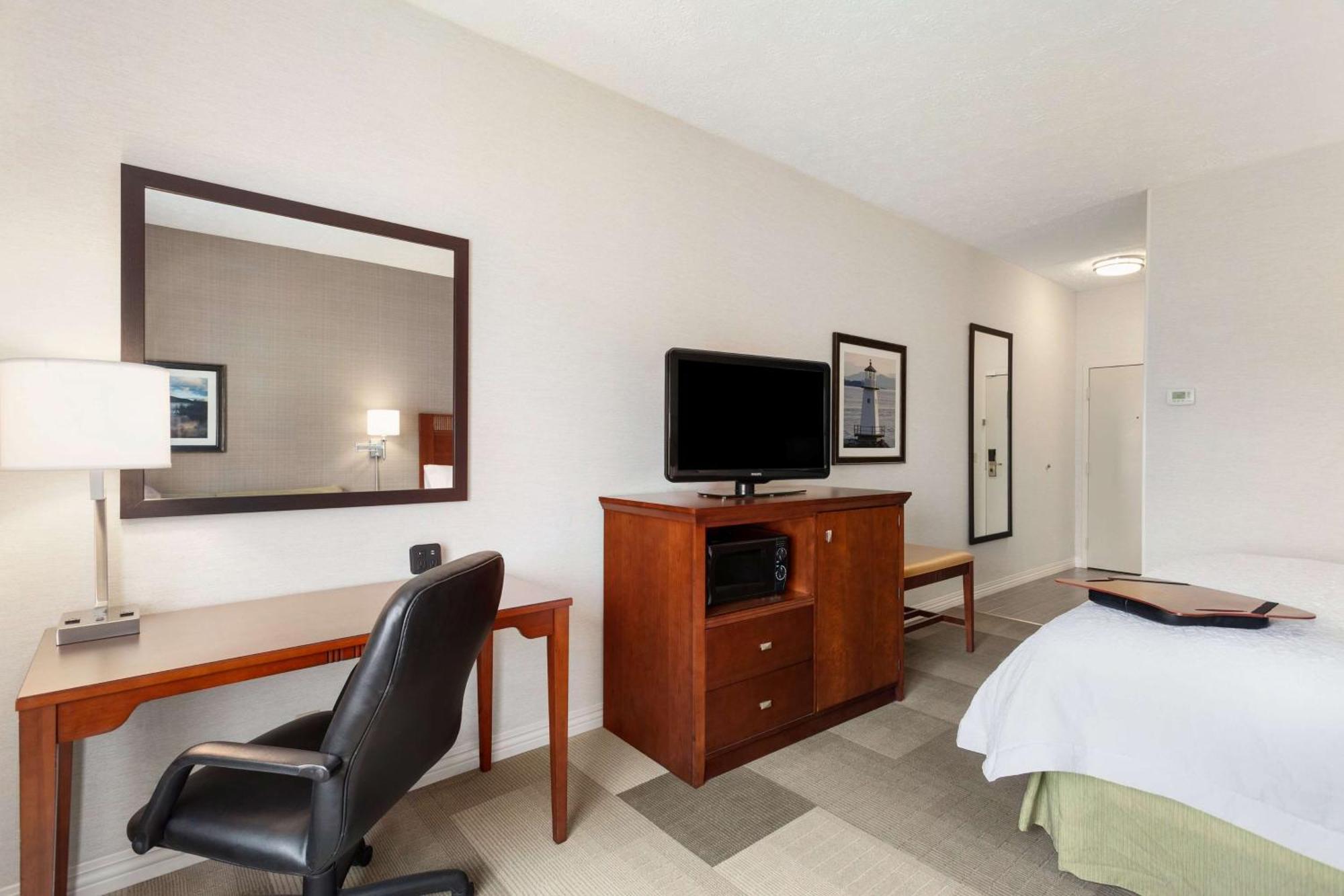 Hampton Inn Burlington - Colchester Esterno foto